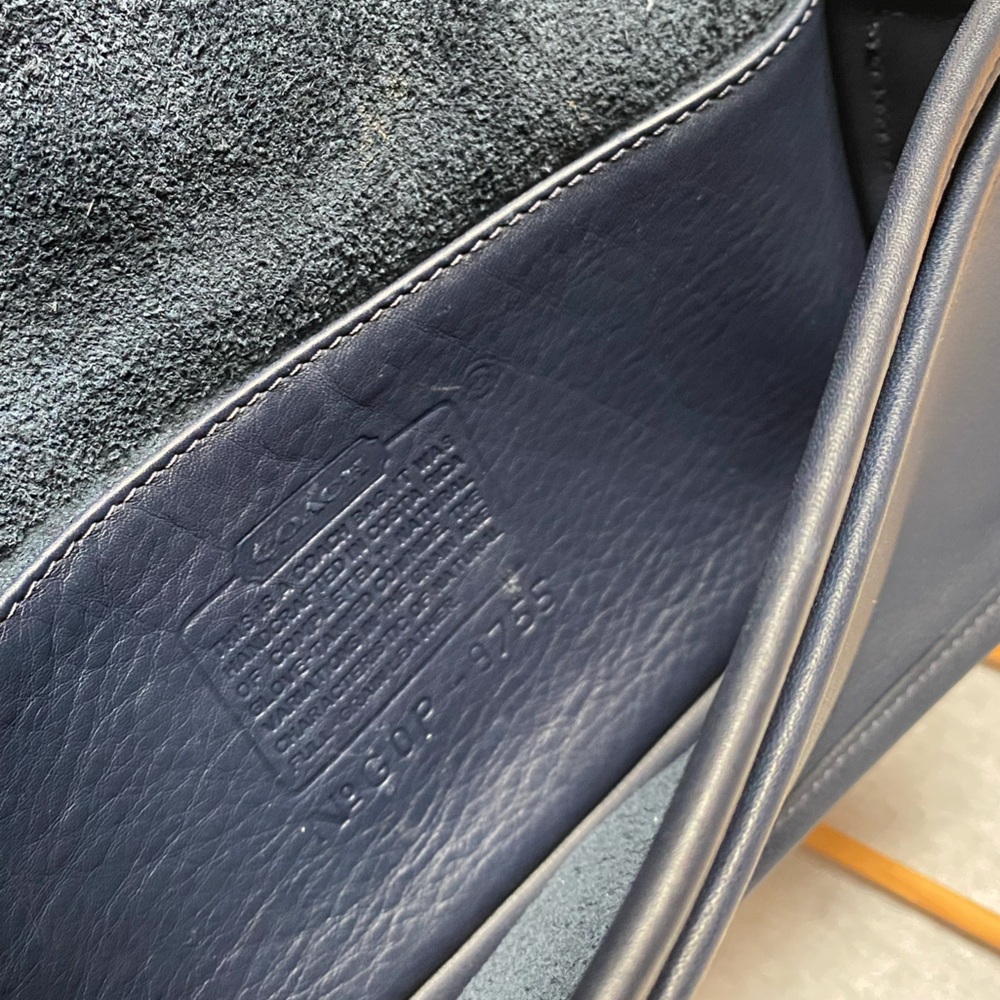 Coach Leather Purse / Navy
Leather Bag / Coach Pocket... - Picture 8 of 16